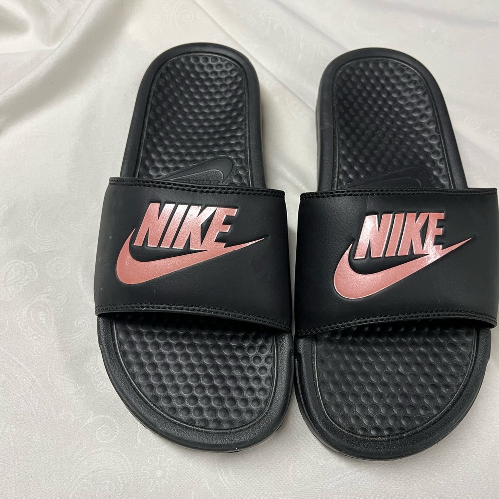 Nike women’s slides size 7